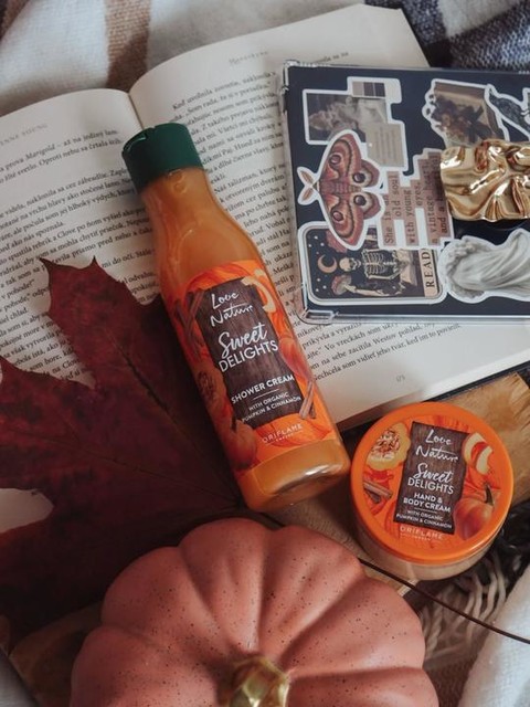 Cremă de duș cu dovleac organic și scorțișoară Love Nature Sweet