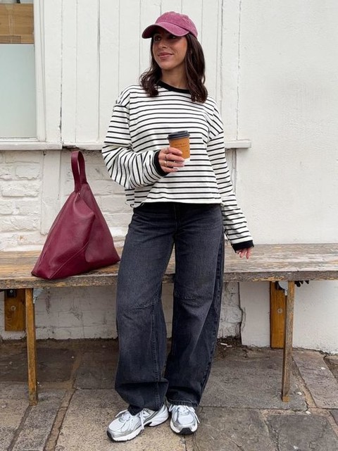 New Balance 740 trainers in navy and white 