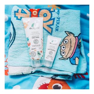 AD | Gifted

When it comes to looking after babies' skin, Dr Organic have got it covered ✔️

I was kindly gifted this Dr Organic set from hollandandbarrett - Top to Toe baby wash, skin lotion & moisturiser. They're some of my favourite products to use on Harrison's delicate skin 🙌

They've all been dermatologically tested and are completely free from all of the nasties. They are mild and gentle on his skin, helping to calm and soothe it when it flares up.

Have you tried any of the Dr Organic range?

#ad #gifted #MyHB