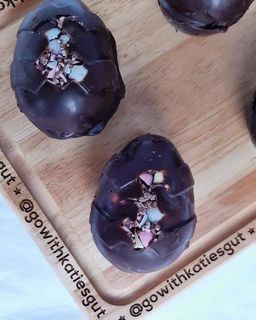 Chocolate Brownie Eggs (Gf & Vegan) - This delicious creation is from a glutenfreealice recipe.

A sweetfreedomuk choc pot buttercream filling, surrounded by brownie (using little_pod chocolate extract), covered in moo_free_chocolates m*lk chocolate mixed with a little hollandandbarrett coconut oil to make the chocolate a little soft & easy to bite into. 

I crushed some mummymeegz chickee eggs from cocospantryloves & sprinkled them in the lakelanduk mould before pouring chocolate in, to get the mini egg front on the shell.

What's your favourite Easter egg filling?