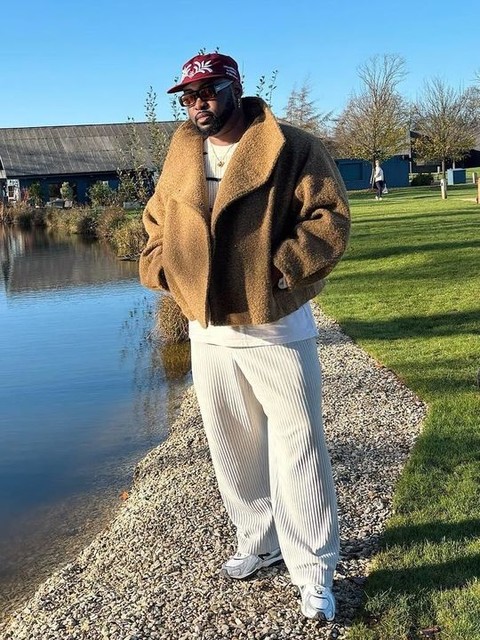 New Balance 204L unisex trainers in white and black