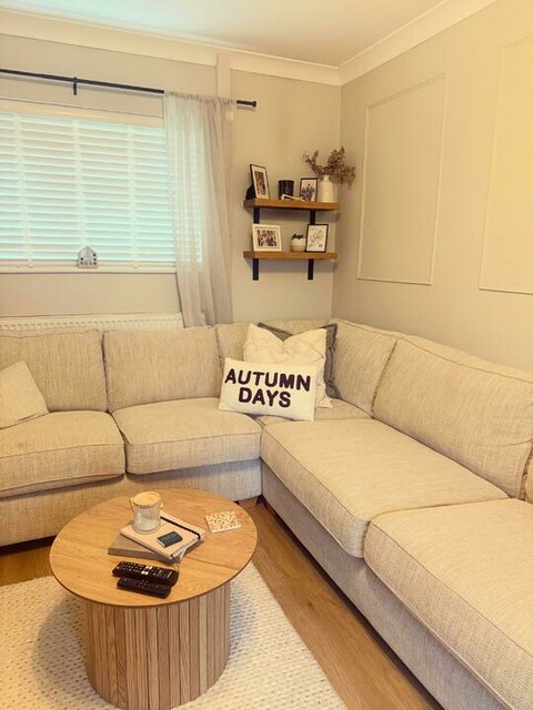 AD| If you know me you know I love Autumn so you can imagine my excitement when I was sent this gorgeous cushion. 

Link to shop in the caption 👀

I really wish my husband would hurry up and get the rest of my Autumn decor from the loft. 🎃🍂🍁

onlinehomeshopuk 

#ohs #onlinehomeshopuk #autumndecor #autumnvibes